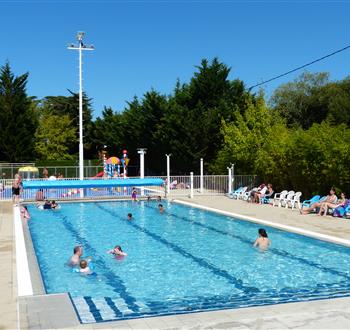 Outdoor pool Camping Les Amiaux